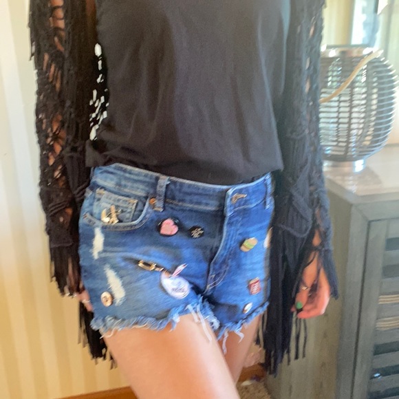 Darker Jean shorts with bottons. - Picture 1 of 6